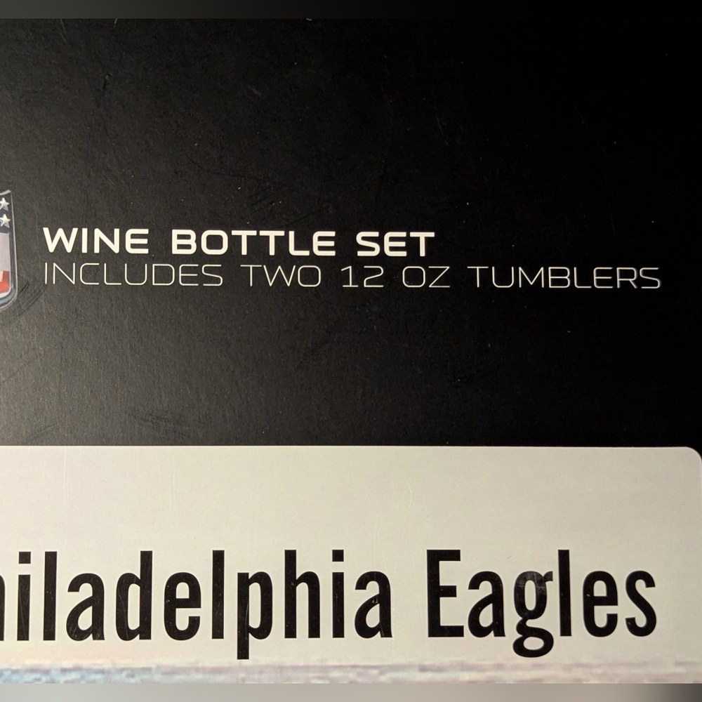 Philadelphia Eagles Blingy Wine Bottle Set with 2 Tumblers - Picture 5 of 11